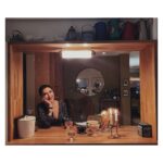 Şevval Sam Instagram - Negzel bi akşam..Nisan’ın Ev Bar’ı…bin mekana değer..⭐️🎶🥂