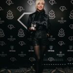 Kristina Orbakayte Instagram - Да, это был насыщенный вечер! 1 фото - «Любимое на Русском» эфир на @1tv Кейп - @hm #♾ Комбинезон - @fluide.fit  2 фото -  Премия @fashiontv получила награду «Икона Стиля» 💎 Блуза - @hm #♾ Muah - @alexandrhagen