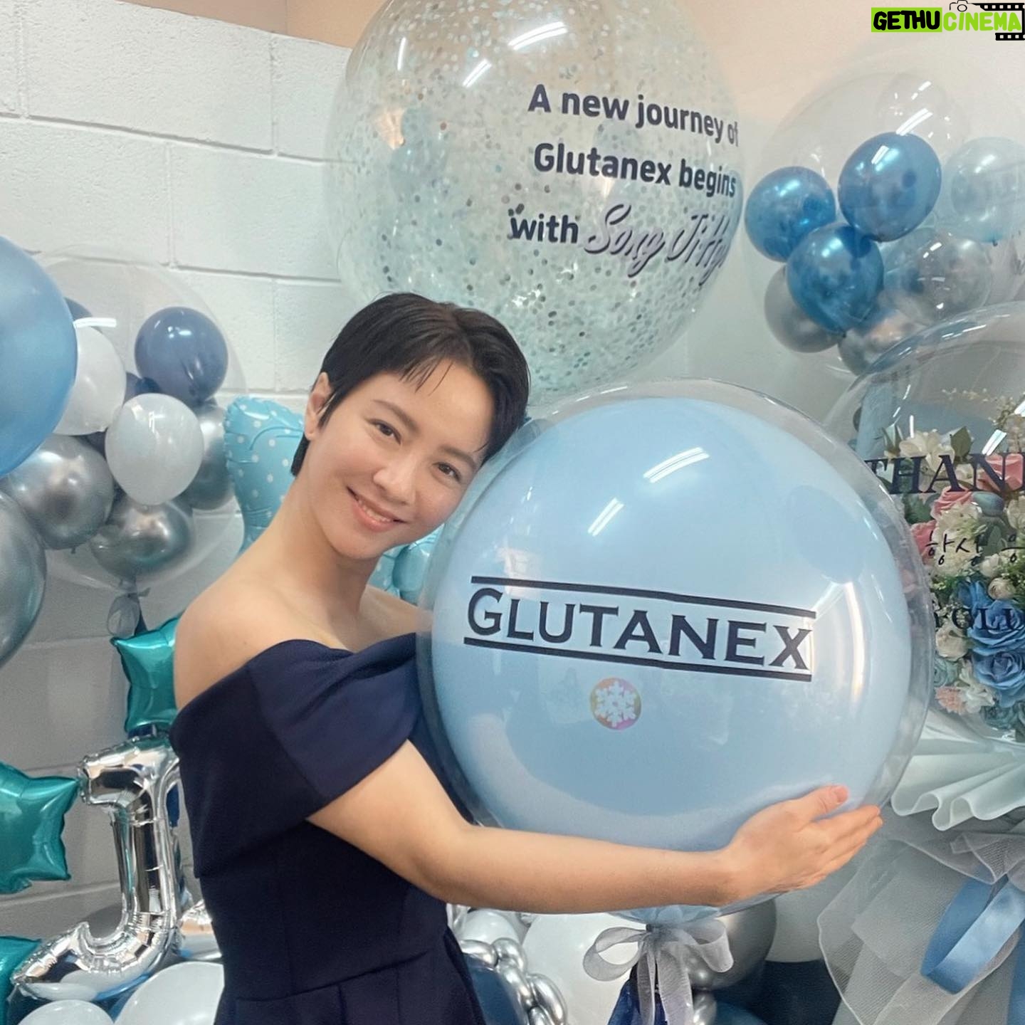 Song Ji-hyo - 475.6K Likes - 대왕풍선이다아아
#글루타넥스 준비해주셔서
넘넘넘 감사합니다..
앞으로 화이팅입니다!!! 아자아자!