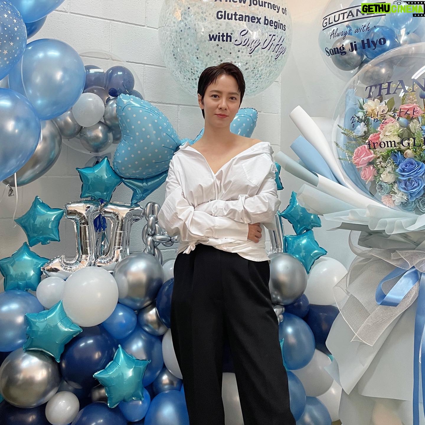 Song Ji-hyo - 475.6K Likes - 대왕풍선이다아아
#글루타넥스 준비해주셔서
넘넘넘 감사합니다..
앞으로 화이팅입니다!!! 아자아자!