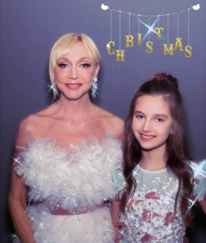 Kristina Orbakayte Instagram - Мы, девочки-католички, поздравляем всех с наступающим Рождеством ✨ We wish you a Merry Christmas! 🎄Счастья, счастья, счастья 🕊💖 #кристинаорбакайте #kristinaorbakaite #клавдияземцова #claudiazemtsova #девочкикатолички #merrychristmas