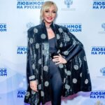 Kristina Orbakayte Instagram - Да, это был насыщенный вечер! 1 фото - «Любимое на Русском» эфир на @1tv Кейп - @hm #♾ Комбинезон - @fluide.fit  2 фото -  Премия @fashiontv получила награду «Икона Стиля» 💎 Блуза - @hm #♾ Muah - @alexandrhagen