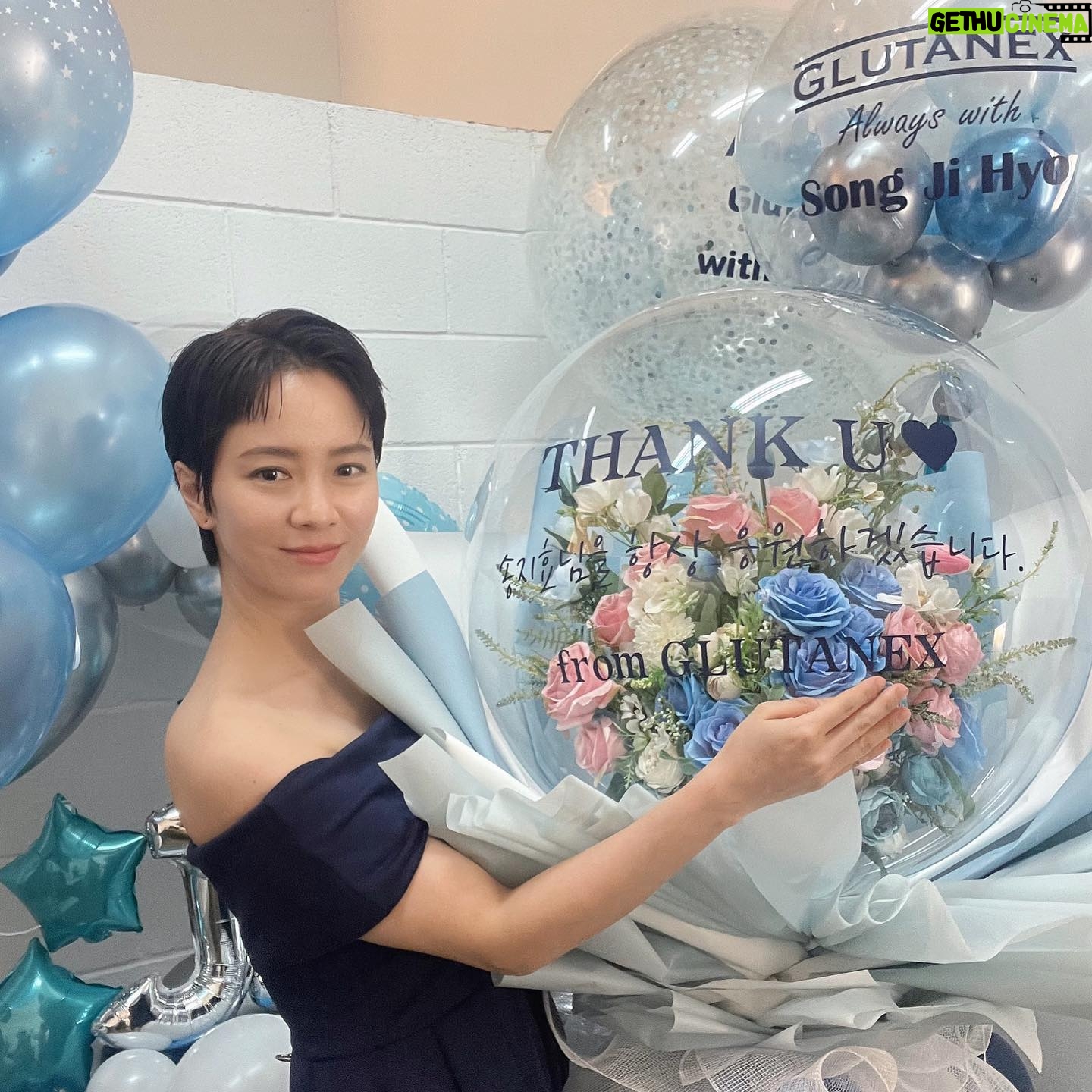 Song Ji-hyo - 475.6K Likes - 대왕풍선이다아아
#글루타넥스 준비해주셔서
넘넘넘 감사합니다..
앞으로 화이팅입니다!!! 아자아자!