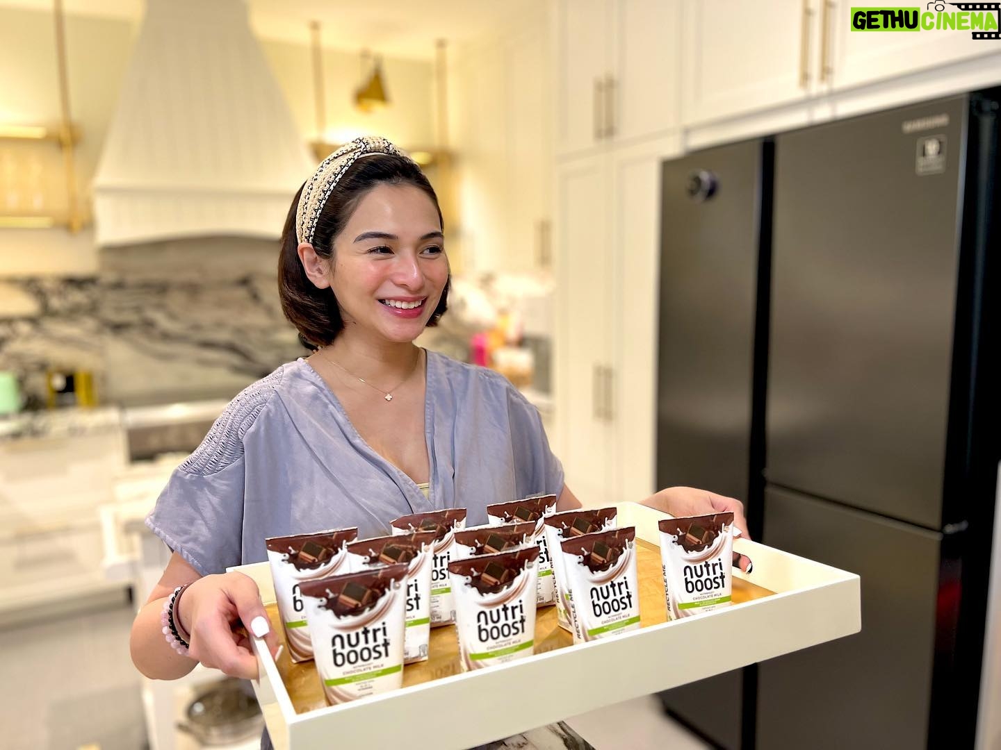 Jennylyn Mercado Instagram - Holiday season is almost over pero madami pa ring activities and preparations that keep everyone busy here in our humble home. The whole fam #GATAStayBoosted kaya I make sure I serve them Nutriboost everyday so that they can keep up with the hustle and stay productive. When paired with proper diet and exercise, it helps everyone lalo na si Jazz to stay boosted because it contains Vitamins, Zinc, and Calcium.
Kaya para boosted ang buong family Holidays, buy Nutriboost now! Available in all supermarkets and grocery stores nationwide, or order online at https://www.cokebeverages.ph/18-dairy