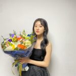 Kim Sae-ron Instagram - 2021년 한 해도 모두들 고생 많으셨고
많은 분들 덕분에 제가 좋은 상을 받게 되어서 더욱 뜻 깊게 한 해를 마무리 했습니다 더 좋은 연기를 보여 드릴 수 있도록 노력하는 배우가 되겠습니다 모든 분들께 감사드립니다 새해 복 많이 받으세요❤️