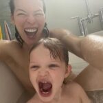 Milla Jovovich Instagram - Happy New Year!!! I have very very tentative hopes that maybe, just maybe this year will be better than the last one. Well Chips and Champagne have already made a great beginning, so hopefully it’s uphill from here. Sending you so much love and hope that everyone manages to stay safe and healthy and take loads of baths with your babies!❤️❤️❤️