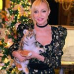 Kristina Orbakayte Instagram - Ну, как ваш Новый Год начался? Салатики, телевизор, Релакс. С зимними каникулами вас 💋🎅🏻🎄🕊#кристинаорбакайте #kristinaorbakaite #2022
