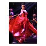 Şevval Sam Instagram - Yeni yıl önce sağlık, sonra şans ve o şansı kullanabilme farkındalığı getirsin hepimize..zaten bunlar olunca her şey güzel olur 🍀💞🥳🌈🎵🎈❤️🤩
Ve tabii ki sonsuz teşekkürlerimle..🤩❤️❤️❤️
Elbise: @tarikedizofficial 
Styling: @816styling 
@sburcucam 
@mina.tanay 
Fotoğraf: @fotografcibusraa 
Menajer: @ceydahasirci 
Organizasyon: @pollproduksiyon