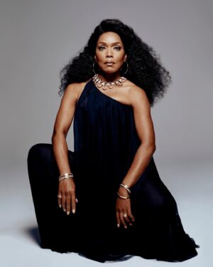 Angela Bassett Instagram - It continues… @instylemagazine 💜🖤💜