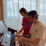 Kristina Orbakayte Instagram - С @npresnyakov всегда разучиваем что-нибудь новенькое 🎹 #клавдияземцова #кристинаорбакайте #family #моидети