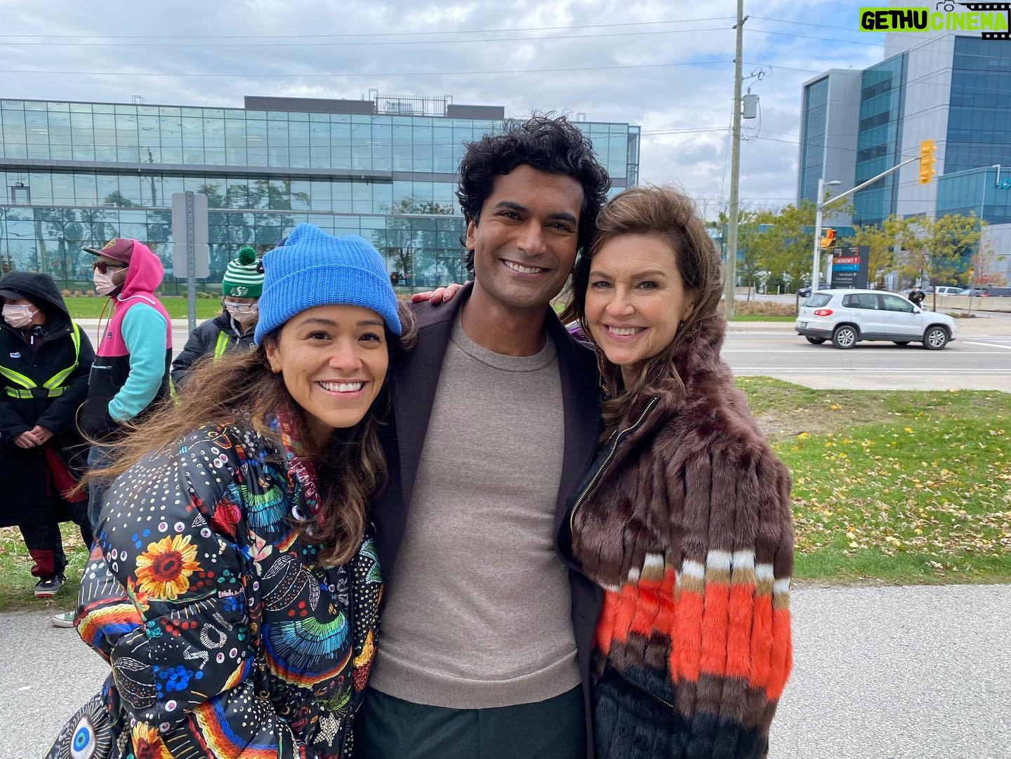Gina Rodriguez Instagram - Good Sam was GREAT! One of the best directing experiences of my life. Check out EPISODE THREE TONIGHT on @cbstv @sophiabush
