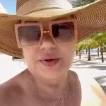 Marina Fedunkiv Instagram - Это что же такое получается? Как я теперь без ежедневных тренировок? Не понимаю, что делать, пойду к шведскому столу, организм требует компенсировать стресс…

#федункив #маринафедункив #актриса #певица #камеди #прикол #юмор #отпуск #фитнес #советскаяльвица #пожилойблоггер
