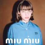 Milla Jovovich Instagram - That’s my kid. Yea that’s right.  #proudmama

✨m i u m i u✨

@MiuMiu Basic Instincts

Photographed by @TyroneLebon
Creative direction by @LinaKutsovskaya of @beg00dstudios
Styled by @LottaVolkova 
Booking @chrissbrenner 
 
#MiuMiuSS22
#MiuMiu
#MiucciaPrada
#everanderson