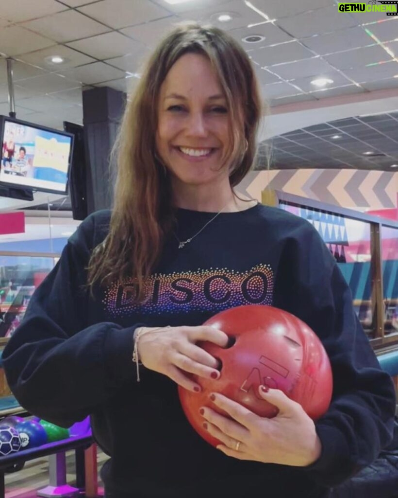 Lena Headey Instagram - Here’s my pal .. My gorgeous funny pal …  she’s 45 today … Fourty Five … How can you be 45 Amos MCGee … I mean .. 45 .. you hold a bowling ball like you’re 20 … How is that even possible .. at 45. 
I love you ya wonderful weirdo .. Thoughtful beyond ❤️❤️❤️❤️❤️
FOURTY FIVE though …. 🥳🤪😂🥰🥰🥰🥰