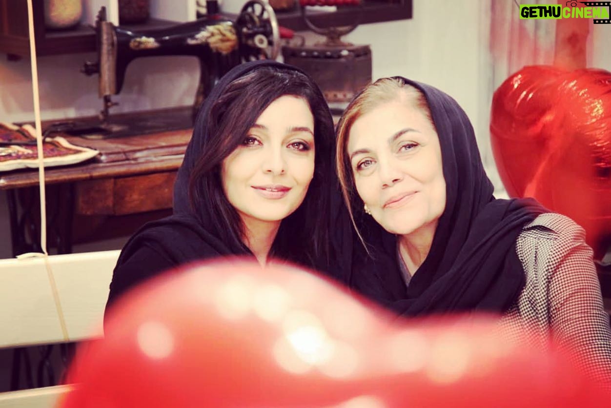 Sare Bayat - 183.8K Likes - فرشته زیبای من،قلب من،جان من،جهان من...
روز قشنگت مبارک باد♥️
ولادت حضرت زهرا،روز مادر،روز بانوان بر فرشتگان پاک سرزمینم مبارک باد♥️