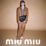 Milla Jovovich Instagram - That’s my kid. Yea that’s right.  #proudmama

✨m i u m i u✨

@MiuMiu Basic Instincts

Photographed by @TyroneLebon
Creative direction by @LinaKutsovskaya of @beg00dstudios
Styled by @LottaVolkova 
Booking @chrissbrenner 
 
#MiuMiuSS22
#MiuMiu
#MiucciaPrada
#everanderson