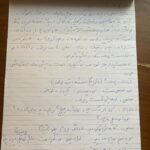 Niki Karimi Instagram - ☘️

تير ماه نودو شش بود كه نوشتن اتاباى را شروع كردم و اين اولين نسخه 
دست نويس فيلمنامه است . قصه بارها در ذهن مرور ميشود و خيلى جزييات اضافه و كم 
مى گردد . زمانى طولانى كه فقط فكر ميكنى اما انگار قلم نمى چرخد اما زمانى كه نوشتن اغاز مى شود ان موقع همه 
مى شود ابهام كه انگار كم كم دارد به يقين تبديل مى شود . اما همين ابهام زيباست كه گريبانت را مى گيرد و تا ننويسى از جانت بيرون نمى رود. 
شايد هم روزى كل اين دست نوشته اوليه را چاپ كردم ، هنوز به نظرم دست نوشته و كاغذ و  مداد و خودكار بهتر از كلمات چاپى ست . 
#آتابای 
#دستنوشته
#فيلمنامه