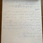 Niki Karimi Instagram - ☘️

تير ماه نودو شش بود كه نوشتن اتاباى را شروع كردم و اين اولين نسخه 
دست نويس فيلمنامه است . قصه بارها در ذهن مرور ميشود و خيلى جزييات اضافه و كم 
مى گردد . زمانى طولانى كه فقط فكر ميكنى اما انگار قلم نمى چرخد اما زمانى كه نوشتن اغاز مى شود ان موقع همه 
مى شود ابهام كه انگار كم كم دارد به يقين تبديل مى شود . اما همين ابهام زيباست كه گريبانت را مى گيرد و تا ننويسى از جانت بيرون نمى رود. 
شايد هم روزى كل اين دست نوشته اوليه را چاپ كردم ، هنوز به نظرم دست نوشته و كاغذ و  مداد و خودكار بهتر از كلمات چاپى ست . 
#آتابای 
#دستنوشته
#فيلمنامه