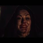 Elham Hamidi Instagram - .
رونمایی از تیزر «خائن کشی»ساخته مسعود کیمیایی 

تیزر فیلم سینمایی «خائن کشی» به کارگردانی مسعود کیمیایی و تهیه‌کنندگی علی اوجی منتشر شد.
 به گزارش روابط عمومی فیلم، در آستانه نمایش «خائن کشی» در خانه جشنواره؛ ۲۰  بهمن ماه تیزر این فیلم که توسط شهریار کبیری ساخته شده است رونمایی شد.
داستان آخرین فیلم مسعود کیمیایی درباره رفاقت و ‎مردمداری است و گذری به ماجرای ملی شدن صنعت نفت دارد که سکانس‌های مربوط به این رخداد تاریخی در روز ۲۹ اسفندماه همزمان با روز ملی شدن صنعت نفت فیلمبرداری و به پایان رسید.
امیر آقایی، پولاد کیمیایی ،
سارا بهرامی، پانته آ بهرام،اندیشه فولادوند ، حمید رضا آذرنگ ، سام درخشانی ، نرگس محمدی ،رضا یزدانی، الهام حمیدی ، نسیم ادبی ، فریبا نادری ، شکیب شجره ، پردیس پور عابدینی با حضور فرهاد آئیش، اکبر معززی ، سعید پیردوست، امیررضا دلاوری، ایوب آقاخانی ،سام نوری، امیرکاوه آهنین جان ، سپند امیرسلیمانی ، ایلیا کیوان، شکر خدا گودرزی ، شاپور کلهر ، امیرحسین نوروزبیگی ، مانی حیدری ، سوگل خالقی ، امیرحسین هشترودی، ،مریم عباس زاده ، ‌‎بشیر ادریسی ،شاین عیسایان و کیانوش گرامی و بهرام بهرامیان، سامان سالور، جواد طوسی  با هنرمندی مهران مدیری از بازیگران این فیلم هستند.
فهرست عوامل فیلم «خائن کشی» به شرح زیر است: ‎مدیر فیلمبرداری: مسعود سلامی، مدیر صدابرداری: اسحاق خانزادی، طراح صحنه: سهیل دانش اشراقی، تدوین: سپیده عبدالوهاب، طراح چهره‌پردازی: محسن دارسنج، طراح لباس: مارال جیرانی، موسیقی : ستار اورکی ، مدیرتولید: محمد حیدرقلی، مدیر برنامه‌ریزی: مسعود حقی، 
با سپاس از علی مردانه 
منشی صحنه: شهرزاد مطلق، جلوه‌های ویژه میدانی: آرش اقا بیک، جلوه‌های ویژه کامپیوتری: محمد برادران، طراحی و ترکیب صدا: امیر حسین قاسمی ، عکاس: احمدرضا شجاعی، ساخت فیلم پشت صحنه: شهیار کبیری، عکاس: احمدرضا شجاعی، طراح بدلکاری: ارشا اقدسی، جانشین تولید: عماد طاهری، مدیر تدارکات: هادی غفارلو، دستیار تولید نگار ملاکی ، دستیار تهیه: صدف رضا پور و مدیر روابط عمومی: سپیده حیدرآبادی.
@khaenkoshi.film
@alioji
@azadfilm