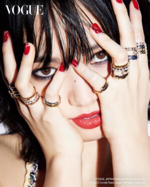 Nana Komatsu Instagram - @voguejapan @chanelofficial 
💅💍🎸🎧 🎶📸