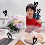 Song Ji-hyo Instagram - 올해도 어김없이 
데뷔 21주년 축하를 함께한 팬 여러분들!!!! 
감사감사합니다 

늘 여러분의 응원과 사랑에 
좋은 모습으로 보답하는 제가 되겠습니다…
건강 조심하셔야 합니다..

어제도.오늘도.내일도 
여러분 사랑합니다
올해도 화이팅입니다아