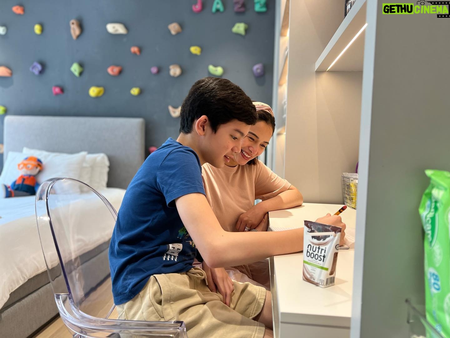 Jennylyn Mercado Instagram - We may not be able to do things tulad ng dati dahil sa pandemic but this shouldn’t stop us from setting goals this 2022 and continue on improving ourselves. Kaya I made sure that Jazz will have something to aspire for and look forward to ngayong taon, even small wins lang.
So we sat down and I challenged him to make a list of his goals this year na dapat ma-accomplish niya most if not all. So, he listed down:
✅ Wall climbing
✅ More walks with our dogs
✅ Learn more arts and crafts (making bracelets etc)
✅ Learn boxing
For sure kayang kaya to ni Jazz especially with the help of Nutriboost everyday. May vitamins, zinc, and calcium ito kaya sure na boosted siya to achieve all these, siyempre alongside proper diet and exercise.
How about you? May 2022 goals na ba kayo? Share niyo sa comments below! Achieve them with Nutriboost, available in all supermarkets and grocery stores nationwide. To order online go to www.cokebeverages.ph/18-dairy #GATAStayBoosted