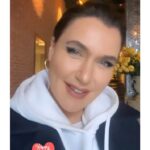 Şevval Sam Instagram - ❤️14 Şubat Sevgililer Günü❤️
Sevgiliye bi Şevval Sam konseri hediye etmek iyi bi fikir olabilir sanki😉
🤩🌈💃🏻🎶💖🍒💘❤️
@gunayrestaurant 
@ceydahasirci
