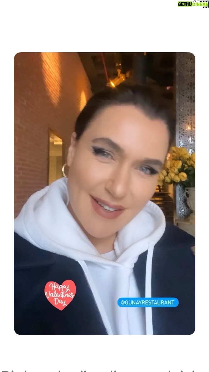 Şevval Sam Instagram - ❤️14 Şubat Sevgililer Günü❤️
Sevgiliye bi Şevval Sam konseri hediye etmek iyi bi fikir olabilir sanki😉
🤩🌈💃🏻🎶💖🍒💘❤️
@gunayrestaurant
@ceydahasirci
