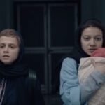 Niki Karimi Instagram - 💫
انتشار اولین تیزر «تافردا» هم‌زمان با شروع جشنواره «برلین»

 فیلم سینمایی تا فردا به کارگردانی «على عسگرى» و تهیه‌کنندگی «نيكى كريمى» که از سوی هیات انتخاب چهلمین جشنواره فجر رد شده بود، امسال جزو فیلم‌های منتخب جشنواره برلین در بخش پانوراما است.

اکران فیلم‌های برگزیده در هفتاد و دومین جشنواره برلین از پنجشنبه ۱۰ فوریه(۲۱ بهمن) آغاز شده و تا ۲۰ فوریه(اول اسفند) ادامه دارد.

اولین نمایش فیلم تافردا، ۱۴ فوریه، ساعت ۱۰ شب در سینما زوپالاس برلین خواهد بود
‏
‏‎تافردا به نویسندگی علیرضا خاتمی و علی عسگری، محصول مشترک ایران، فرانسه و قطر است و بازیگران اصلی آن عبارتند از: صدف عسگری، غزل شجاعی، بابک کریمی، امیررضا رنجبران، نویان آبدردیده، نهال دشتی، کتایون سالکی، محمد حیدری و‌ میلاد معیری.
‏‎
‏‎ساخت تیزر: بهار فنایی

‏‎#تافردا #علی_عسگری #نیکی_کریمی #جشنواره_برلین #برلین 

@berlinale.panorama
@nikkarimi @ali_asgari1982
@navid.divan 
@mpm.premium