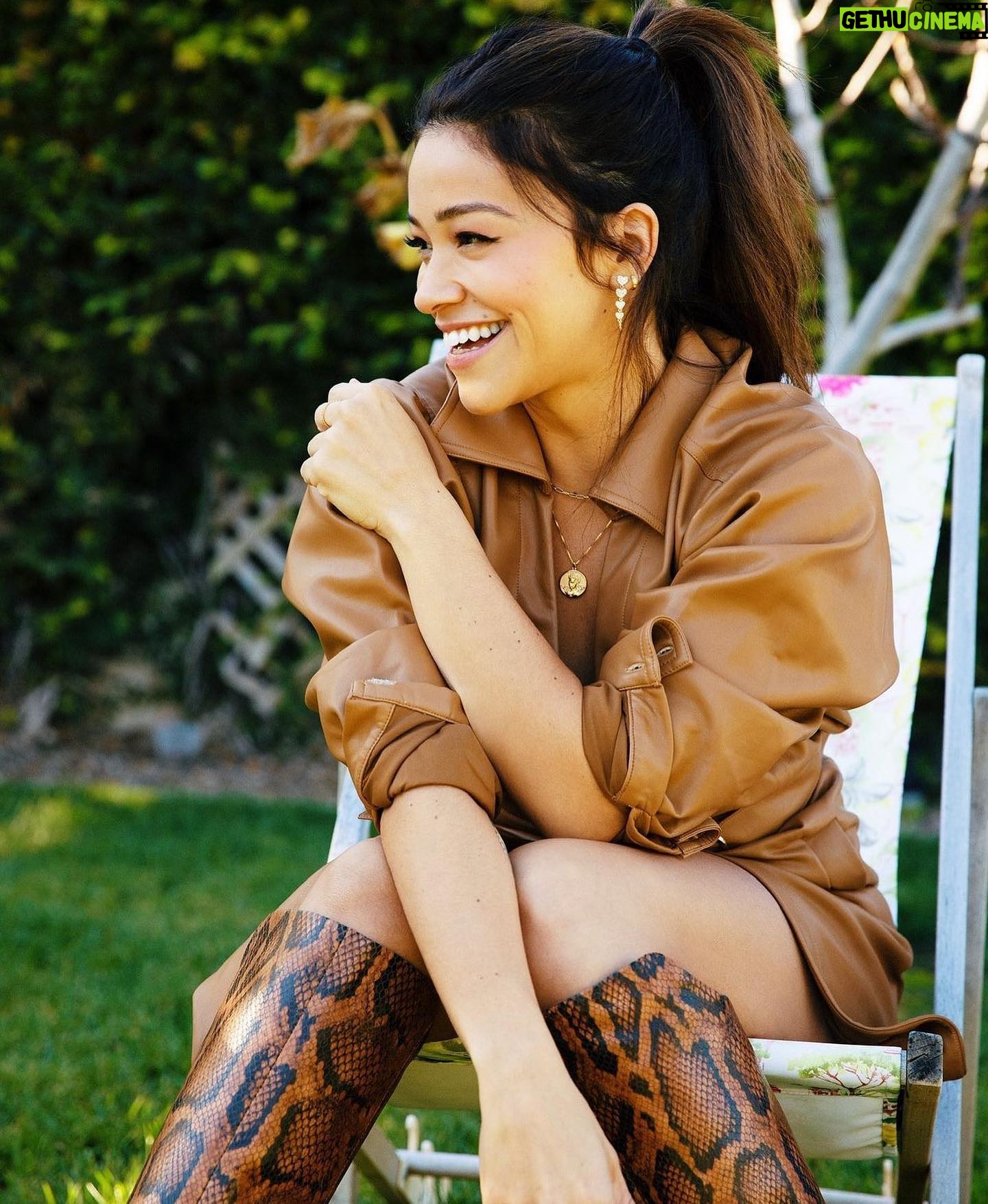 Gina Rodriguez Instagram - 💙💜❤️ Home with @latina Photographer: @jveloz Writer: @lauralaurasefue Makeup artist: @carissaferreri Hairstylist: @kattthompson Stylist: @whatlaurenloves