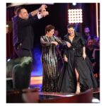 Şevval Sam Instagram - Ne eğlendik..ne eğlendik!! İzlerken bir daha eğlendim⭐️ ne kadar ihtiyacımız varmış meğer, bir kaç saatliğine de olsa neşelenmeye🍒 Emeği geçen herkese sonsuz teşekkürler 🤩🙏🏼⭐️
Fotoğraflar: @cankarabulutofficial 
Elbise @tarikedizofficial 
Styling @816styling 
@sburcucam @mina.tanay 
Makyaj @bylecielofficial 
@ceydahasirci @polatyagci @sibelcan @hakanaltunmusic @hsnsnlndrc @kaan.sekban