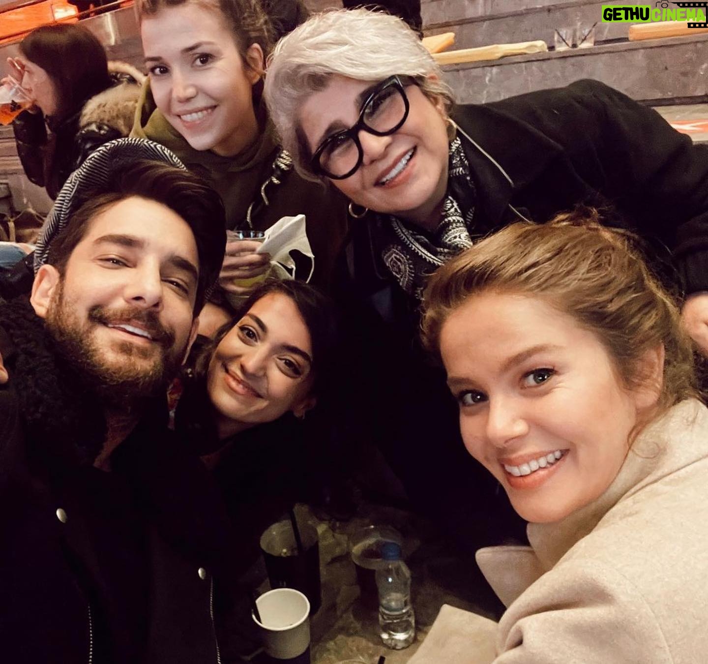Burcu Biricik - 233K Likes - Γoookkk β€οΈπ§ββοΈ
#Repost @enisarikan
γ»γ»γ»
bizimki bΓΌyΓΌk bi aΕk hikayesi β€οΈ