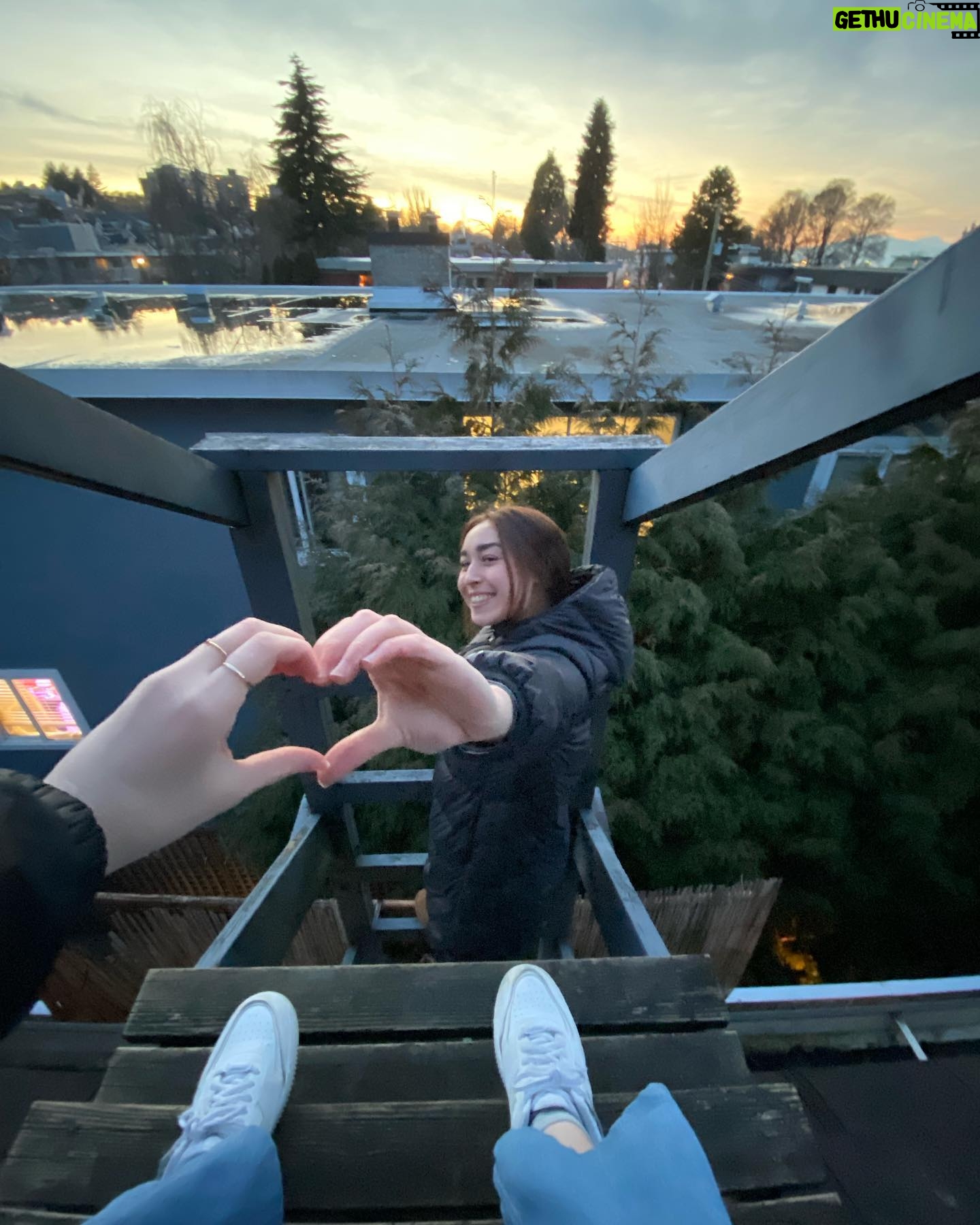 Anna Cathcart Instagram - february: the definition of short and sweetš«