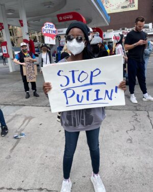 Amanda Gorman Instagram - 🇺🇦Looking for ways to #standwithukraine ? Donate to the @rescueorg below and/or visit https://stopwarinukraine.com for even more action items to share with your community (link in bio) 💛💙