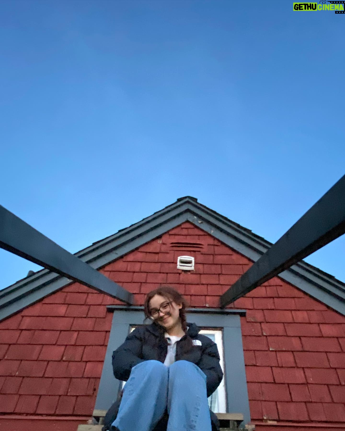 Anna Cathcart Instagram - february: the definition of short and sweetš«