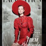 İrem Helvacıoğlu Instagram - Cool, Sakin ve Kendinden Emin bir İrem Helvacıoğlu…

Yeni dizi, yeni film ve yeni imajı ile Cool, Sakin, Kendinden Emin bir @iremhlvcioglu bu ay kapak yıldızımız oldu. Kerem Bursin ile başrollerini paylaştığı filmi “ Eflatun” ile önümüzdeki günlerde festivallerde yer alacak İrem Helvacıoğlu hem Disney’de hem de TV 8’de yayınlanacak dizisi ile de seyircisiyle buluşacak. Klein Harbiye’de gerçekleştirdiğimiz bu özel kapak çekimi ve röportajla sizi baş başa bırakıyoruz.

Genel Yayın Yönetmeni: @yukselyavuz 
Röportaj: @oznurkaymakk 
Styling: @giodevdariani 
Fotoğraf: @ermanistahli 
Saç: @mustafa_akguul 
Makyaj: @hidayetkorkmaz_ 
Lokasyon: @klein.harbiye 
Fotoğrafçı Asistanı: @esrantopal 
İletişim: @sebnemurutdemir @caglagulsarac ve desteklerinden ötürü teşekkürler…

#iremhelvacioglu #iremhelvacıoğlu #laurentius #news #dergi