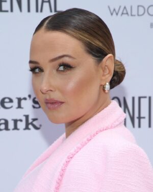 Camilla Luddington Instagram - Channeled my inner Barbie yesterday 💖💖💖💖💖💖
Thank you @lacmagazine for having me! 
Bubblegum glam by:
Stylist- @nataliehoseltonstyle 
Hair- @justinemarjan 
Makeup- @thetonyabrewer 

Dress- @rebeccavallance 
Shoes- @sarahflint_nyc 
Purse- @marzook_official 
Jewelry- @levian_jewelry 
@marli  @dorseyofficial