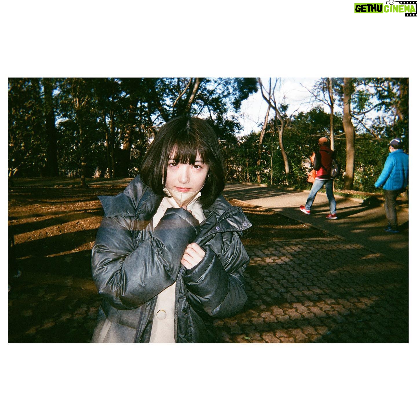 Minami Hamabe - 249.6K Likes - 本日夜10時からはいよいよ
『ドクターホワイト』第10話⏰
最終話です!
命という存在に改めて向き合った3ヶ月でした⏰
亡くなることが悲しいというより
白夜としては、愛している人たちに会えなくなる話せなくなる、それがどうしようもなく悲しくて辛くて苦しい、という感情に繋がるのだと感じました⏰
命には限りがあるものですが
それを壊れるくらい惜しむ感情が湧き上がる人に出会えることは、幸せなことでもあるのだなとも
最終話は白夜の正体が明かされます
なぜこの世に生を受けたのか、医療知識だけを豊富に知っていたのは何故なのか。
結末は想像以上に切なく憎めない苦しさがありました⏰
CDTの皆も遂に同じ方向に向かって力を合わせます⏰
皆が救われますように…
私も第10話は観ずに取っておいてあるのでリアルタイムで視聴するのがとてもたのしみです⏰
写真は愛してやまない私の大好きなドクターホワイトチーム!
密かに何度もこの皆さんに心が救われました
感謝の気持ちしかございません。
心があたたかくて、困ってしまうくらい面白くて。素敵な人たちに出会えたドラマでした。