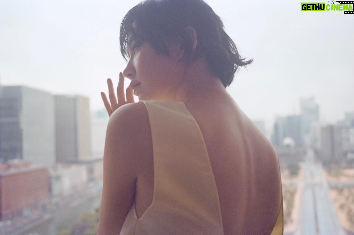Asami Mizukawa Instagram - @madamefigarojapon …other cut.
Photography: TAKESHI HANZAWA
Styling: MIHO OKABE
Hair&Makeup: TAMAE OKANO
Editing: AI KIKUCHI EDWARDS