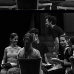 Georgina Amorós Instagram - Feliz día del teatro✨ 
Donde se me llenó el corazón de amor, creatividad y mucha luz, toda la luz de la ilusión, del apoyo, de la constancia, de las manos que en días de agotamiento me sujetaban y no me soltaban. La generosidad, la entrega y la pasión q más me ha impactado ha sido aquí, con ellxs❤️