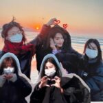 Shin Min-a Instagram - 우리들의 블루스 스탭 배우분들 모두 수고하셨습니다 🙏🤍 

사랑스러운 우리 선아팀 늘 밝게 웃으면서 일해줘서 든든하고 고마웠어 😭앨범 추억돋아 
라뷰 👍❤️ 

#민선아 #우리들의블루스 #ourblues