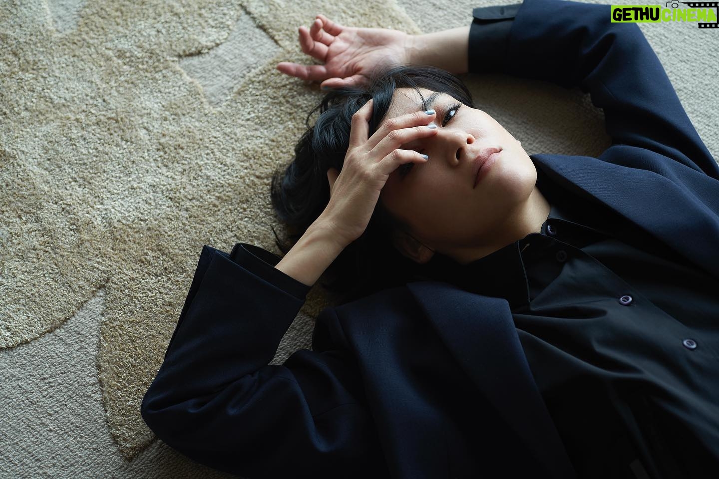 Asami Mizukawa Instagram - @madamefigarojapon …other cut.
Photography: TAKESHI HANZAWA
Styling: MIHO OKABE
Hair&Makeup: TAMAE OKANO
Editing: AI KIKUCHI EDWARDS