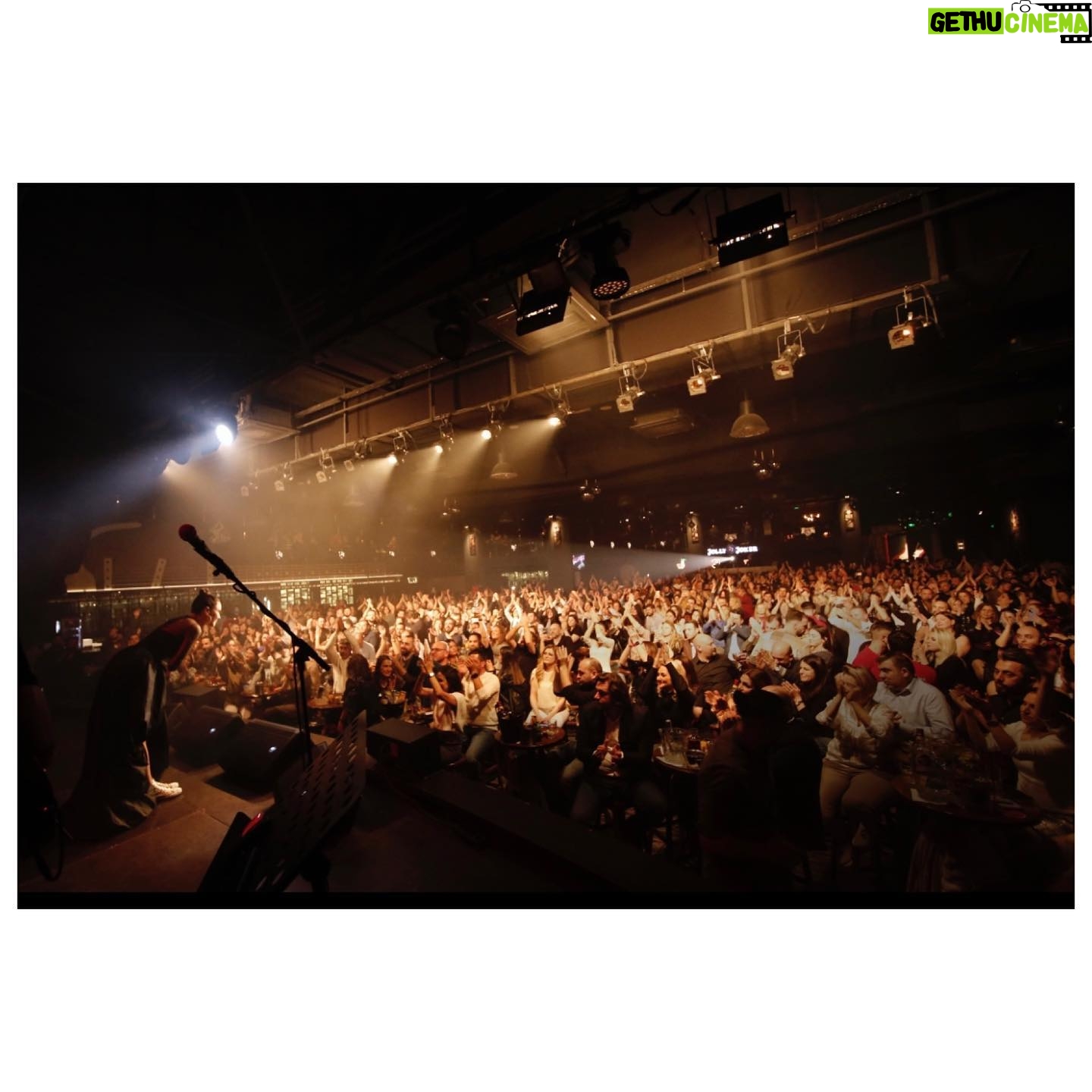 Şevval Sam Instagram - Biz size doyamadık. 🌈 @kartalistmarina.jollyjoker gecesi unutulmaz konserler arasına girdi..🎶⚡️💖Çok yakında yeniden buluşacağız!! Bu coşkuyu 22 Nisan’da, bu defa @private.jollyjoker ‘da tekrar yaşamak için takipte kalın…!!!😉 💃🏻 🕺🏻⚡️⚡️⚡️⚡️⚡️⚡️⚡️
Fotoğraflar @canipek
Elbise @tarikedizofficial
Styling @816styling
@sburcucam @mina.tanay