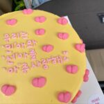 Shin Min-a Instagram - 우리들의 블루스 스탭 배우분들 모두 수고하셨습니다 🙏🤍 

사랑스러운 우리 선아팀 늘 밝게 웃으면서 일해줘서 든든하고 고마웠어 😭앨범 추억돋아 
라뷰 👍❤️ 

#민선아 #우리들의블루스 #ourblues