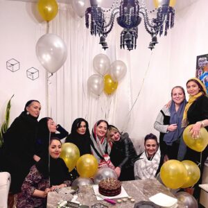 Narges Mohammadi Instagram - خیلی ممنونم از تک تک دوستانم که در هر شرایطی کنارم بودن 
 و ممنونم  از تمام تبریک های زیبای شما 

🌺🌸
ممنونم از  نگار و آرمان که شب تولد من رو 
خاطره انگیز کردن♥️