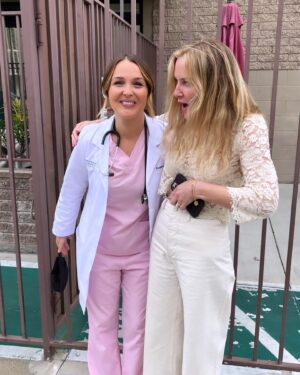 Jessica Capshaw Instagram - Look whose loving arms I got to run into today...