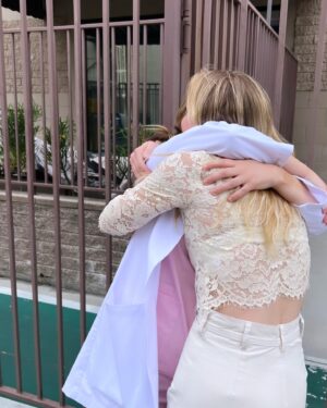 Jessica Capshaw Instagram - Look whose loving arms I got to run into today...