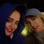 Narges Mohammadi Instagram - عزیزم مهربانم چی بگم از مهرت و مهربانیت 
از خنده های بی وقفه و همیشگی 
از اینکه دوستی با معرفت و آدم حسابی دارم که تولدشه و برام خیلی عزیزی 
از اینکه کنارت از بودن با تو سیر نمیشم و چه لحظاتی که تو برای من ساختی و چه قهه قهه های که …..
دوستت  دارم و از خدا برات بهترین ها رو ارزو دارم ایشالا که همیشه بخندی و حال دلت خوب باشه 
دوستت دارم تولدت مبارک🌺🎂♥️
