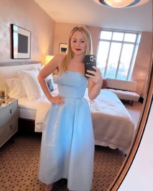 Jessica Capshaw Instagram - About last night...thank you @saveveniceyf & @thelsd for inviting us to be a part of a lovely evening in support of the many art treasures in Venice that need support and extra TLC. 

I'm just going to keep saying it... I love you, NYC. 🍎

Also, skin by @drmacrene @macreneactives ♥️