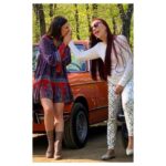 Şevval Sam Instagram – 💝Çocuk olmak ne konforlu bir durum.. Ne yaparsan yap affedildiğin, koşulsuz sevildiğin, istediğin kadar şımarabildiğin, rüzgarın sırtına vurmayacağı koca bir duvarın olduğunu bildiğin…o sevgide gerine gerine uyursun. Çocuk uykusudur o; huzurlu, güvenli, şefkatli, sıcak…! 
Ve annesi varsa…insan hep çocuktur..

Kadın, erkek, öz, üvey…bir insana çocuk olduğunu hissettiren herkesin anneler günü kutlu olsun…
Şevval…💝
#annelergünükutluolsun @lemansamm